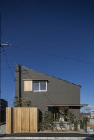 善峰川・桜並木、庭園生活、優遊涵泳。
無駄を排し、在るがままの自然を味わう住処。
全４区画の分譲地！土地広々！