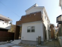 低層住居専用地域。東南角地！
ウォークインクローゼット付で収納充実！
LDKゆったり約17帖！駐車2台可！