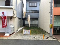 建築条件無し売土地！！ＪＲ『長岡京駅』まで徒歩１１分！
全面道路６ｍと府道沿いで人通りや車通りも多く、店舗などにもオススメ！
