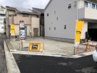ＪＲ「長岡京」駅徒歩14分！南面道路の為陽当り良好！
シューズクローク・ウォークインクローゼット付で収納充実☆
スーパーも近く買物便利です！！