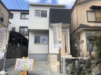 東側公園につき、陽当たり・通風良好！収納豊富な３ＬＤＫ！
小屋裏収納庫もございますので片付けに便利♪
阪急『西向日駅』まで徒歩７分と交通便利！
