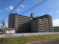 ＪＲ『長岡京駅』まで徒歩９分と通勤・通学便利立地！！
平成２７年２月改装済み♪陽当たり・通風・眺望良好♪
お買物施設が徒歩圏内で生活便利！