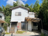 南向き、陽当り良好な4LDKのお家！即入居可能！
室内丁寧にお使い♪阪急バス「宇ノ山」停まで徒歩4分♪
交通量がも少なく、落ち着いて暮らせる環境！