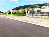 全９区画の分譲地！阪急『西山天王山駅』まで徒歩８分！ 
東側は現況、水田につき日当たり・通風良好♪ 
交通量が少なく、落ち着いた暮らしをして頂けます！