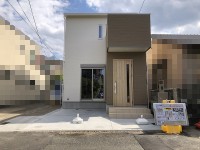 ＪＲ『長岡京駅』まで徒歩１４分と通勤・通学便利！
閑静な住宅地！スーパーやコンビニが徒歩圏内で買物便利！
小学校・中学校ともに近いので通学も安心♪