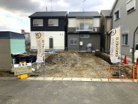 ＪＲ『長岡京駅』まで徒歩１６分！！駐車２台可能な３ＬＤＫのお家！
ＬＤＫ広々１８帖！前面道路広々６ｍと駐車もラクラク♪
スーパーマツモトまで徒歩４分と買物便利！