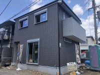 三方空きにつき、陽当たり・通風良好！
川岡小学校まで約４００ｍ♪交通量も少なく子育ての環境にもオススメ♪
特急停車駅の阪急『桂駅』まで徒歩９分！
