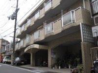 阪急西向日駅徒歩５分の便利地です☆
小・中学校近く、お子様の通学も安心です！
業務スーパー西向日店も約100ｍで近く買物便利です！ 