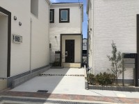 全９区画の分譲地が登場！！省エネルギー対策等級４！
住む人の健康にも配慮した“ノン・ホルムアルデヒド断熱材”を使用！
設備充実なお家！ＬＤＫに吹抜けがあり開放的♪