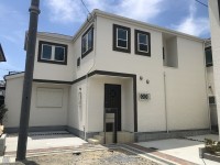 全９区画の分譲地が登場！！省エネルギー対策等級４！
住む人の健康にも配慮した“ノン・ホルムアルデヒド断熱材”を使用！
設備充実なお家！ＬＤＫに吹抜けがあり開放的♪