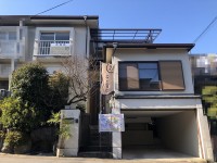 南向きにつき、陽当り良好！前面道路広々６ｍで駐車もラクラク♪
小学校・中学校が近いのでお子様の通学も安心です！
リフォームのご相談も承っております！