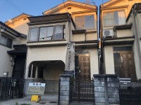 天井収納庫付き４ＤＫのお家！普通車1台駐車可能！
弊社にてリフォームのお見積もり無料作成致します♪
交通量の少ない閑静な住宅地です！