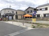 全3区画の分譲地！ＪＲ『長岡京駅』徒歩１６分！
建築条件無し売土地につき、お好きな工務店やハウスメーカーで建築可能！
前道広々6ｍで駐車もラクラク♪