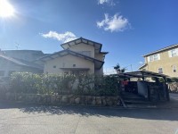 土地広々約53.1坪、北西角地、建築条件なし土地
交通量が少ない閑静な住宅街で、理想のマイホームを建てませんか？
スーパー徒歩圏内で、子育て世代におすすめです！