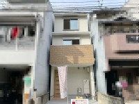 京阪『淀駅』徒歩８分！ヌック・カワック・エコジョーズ完備！
２階リビングは両面バルコニー♪トイレ２ヶ所有り♪
前面道路約６ｍ、交通量も少なく駐車もラクラク！
