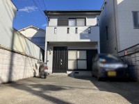 太陽光発電システム搭載！(蓄電池付/７.０ｋＷｈ)オール電化のお家！
ＪＲ『向日町駅』徒歩９分♪車４台駐車可能♪
ＤＫと和室をリフォーム→約１５帖のリビングも可能！