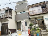 地下鉄東西線『東野駅』徒歩７分、ＪＲ『山科駅』徒歩１７分！
全室収納付き３ＬＤＫ♪１階洋室はフリースペースとしても便利♪
周辺環境充実！即入居可能！

