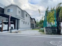 全５区画の分譲地！自由設計なのでお好きな間取りで建築可能！
前面道路広々８ｍで駐車もラクラク♪
モデルハウスもございますので、ご案内いたします！