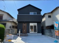 閑静な住宅地！土地２８．４３坪！広々前道６ｍ、駐車２台可能！
小学校・中学校ともに近いのでお子様の通学も安心♪
周辺施設が充実でお買い物も便利！
