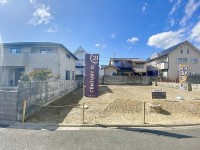 区画整う閑静な住宅地『右京の里』限定2区画！更地渡し！
建築条件無し！お好きなハウスメーカー・工務店にて建築可能♪
近隣建物ともゆとりのある立地で陽当たり通風良好！
