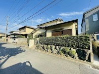 区画整う閑静な住宅街『右京の里』　一括プランあり！
建築条件なし！お好きなハウスメーカー・工務店にて建築可能♪
近隣建物ともゆとりのある立地で陽当たり通風良好！