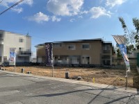 全５区画の分譲地！道路広々８ｍで駐車もラクラク♪
建築条件無し売土地の為、お好きな工務店やハウスメーカーで建築可能！
弊社専属設計士が無料で間取り作成致します！
