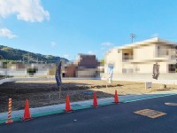 全５区画の分譲地！阪急『西山天王山駅』まで徒歩１２分と通勤・通学！
前面道路広々７ｍと駐車もラクラク！
生活施設が徒歩圏内に揃っているので生活便利♪