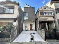 地下鉄『椥辻駅』まで徒歩１１分と通勤・通学便利な立地！
閑静な住宅地の新築一戸建！コンパクトカー駐車可能！
生活施設が徒歩圏内に揃っており生活便利♪
