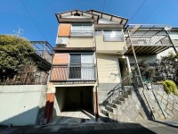 阪急『東向日駅』徒歩１５分！閑静な住宅地の整形地！
南向きで陽当り良好！周辺施設が徒歩圏内に揃っており生活便利地！
リフォームのご相談も承ります♪
