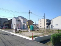 全１０区画、ＪＲ『桂川駅』徒歩１６分の『自由設計の街』！
自由設計につき、お好きな間取りで建築可能！
角地の為、陽当たり・通風良好！周辺施設充実♪