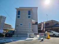 全３区画の分譲地！完成しました！
『夏涼しく冬は暖かく』の低炭素住宅！太陽光発電システム付き！
阪急とＪＲの２ＷＡＹアクセスで通勤・通学便利！