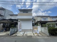 阪急『桂駅』徒歩１０分と通勤・通学便利！
全居室収納＋天井収納付で収納豊富な４ＬＤＫ！
南向きにつき、陽当たり良好！周辺施設充実で生活便利な立地♪