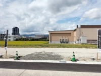 全７区画の分譲地！前面道路広々６ｍ！
自由設計につき、お好きな間取りにて建築可能！
スーパーやコンビニ、ドラッグストアがすぐ近くにあって生活便利♪