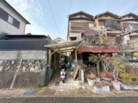 阪急『東向日駅』とＪＲ『向日町駅』の２ＷＡＹアクセス！
全室６帖以上の５ＤＫ！リフォームのご相談も承っております！
周辺施設も充実で生活便利な立地♪