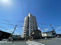 京阪『淀駅』まで徒歩5分と通勤通学に便利な立地！
北西角部屋で陽当たり・通風良好！
平成２５年１０月にリノベーション済！室内丁寧にお使いです！