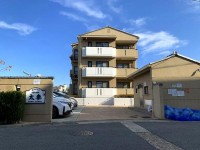 ＪＲ『太秦駅』まで徒歩２分の駅近マンション！
室内リフォーム歴のある美宅！
南向きバルコニーで陽当たり良好！ペット飼育可能(規約有り)！