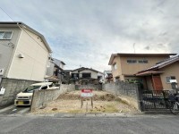 阪急『桂駅』まで徒歩１１分！閑静な住宅地の整形地！
建築条件無し売土地につき、お好きな工務店やハウスメーカーで建築可能！
道路６ｍ、間口７．５ｍ♪