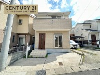 ２０２３年９月にリフォーム済みのオール電化住宅！
太陽光パネル搭載！小学校まで徒歩５分圏内でお子様の通学も安心♪
周辺施設充実で生活便利！
