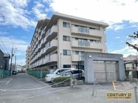 南東角部屋の４ＤＫ！２面バルコニーにつき、日当たり良好♪
ペット飼育可（規約有）！周辺施設充実！
小・中学校まで徒歩５分圏内でお子様の通学も安心！
