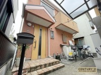 阪急『上桂駅』まで徒歩６分と通勤や通学に便利！リフォーム歴あり！
普通車３台駐車可能な３ＬＤＫ！子供部屋はロフト付♪
スーパーやコンビニが徒歩圏内！