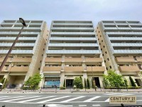 阪急『洛西口駅』徒歩４分、ＪＲ『桂川駅』徒歩９分の駅近２ＷＡＹアクセス！
南向きで陽当り良好！ペット飼育可能(規約あり)！
周辺施設充実で生活便利！