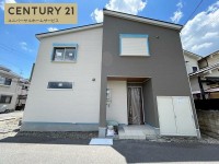 全4区画の分譲地！最終1区画！角地で採光・通風良好☆
目の前が田んぼの為、開放感あり！
小学校、中学校が徒歩圏内の為お子様の通学にも安心です！
