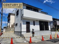 南西角地の為、陽当り・通風良好！
２階には広々としたバルコニーが有り、お洗濯もラクラク♪
小学校まで徒歩圏内！お子様の通学も安心です！