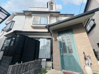 自然に恵まれた生活至便な住環境！閑静な住宅地！
駐車３台可能な４ＬＤＫ！階層歴あり！室内丁寧にお使いです！
前面道路はゆったり６ｍで駐車もラクラク♪