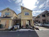 新物件登場！
2方向に建物の空きがある為、採光通風良好！
LDKには床暖房付きの、嬉しい4LDK♪
阪急「西山天王山」駅まで徒歩16分！
長岡第八小学校まで徒歩5分♪