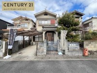 南向きにつき、陽当たり大変良好！
土地ゆったり30.25坪！4LDK！
南向きの庭とカーポート付の駐車場付き！