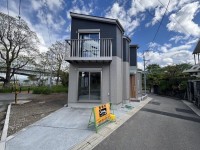 ２０２５年４月完成！阪急『西山天王山駅』徒歩９分！
北・東・西の三方が開けており、陽当たり・通風良好！
太陽光パネル３kw搭載の低炭素住宅！