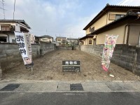 ☆建築条件無し土地☆お好きなハウスメーカー・工務店で建築可能♪
更地渡し！土地36.51坪！
南向きの為陽当り良好です♪
区画整備された閑静な住宅地で安心です♪