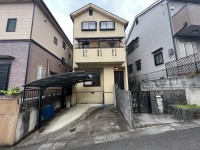 各居室広々の４ＬＤＫ！ご家族が多くても快適にお住まいいただけます！
弊社でリフォームプランもご提案可能です！
もちろん無料でお見積りもいたします♪
