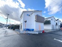 全４区画の分譲地！ＺＥＨ水準省エネ住宅！南東角地！
太陽光発電設備「ソラレジ」搭載！小・中学校徒歩圏内！
周辺施設が充実しており生活に便利な立地です！